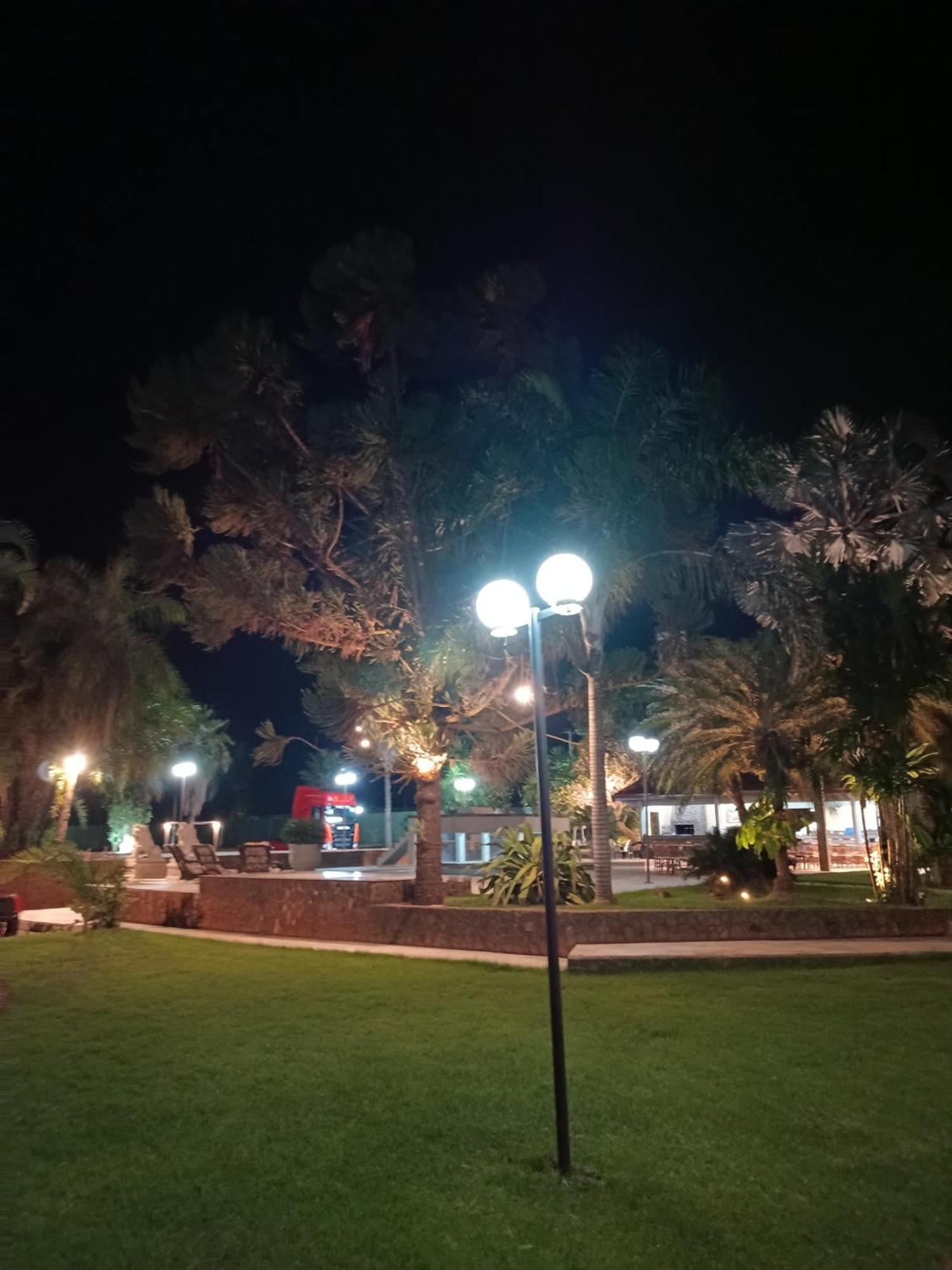 Parque Das Arvores Hospedagem E Eventos 巴雷图斯 外观 照片